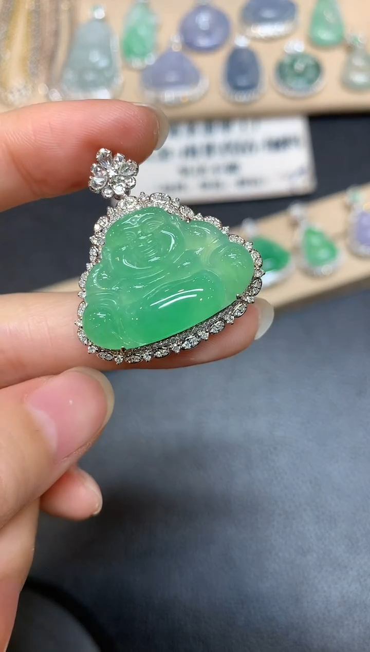 【闪购商品】翡翠颈饰18K金镶嵌佛公【无服务费