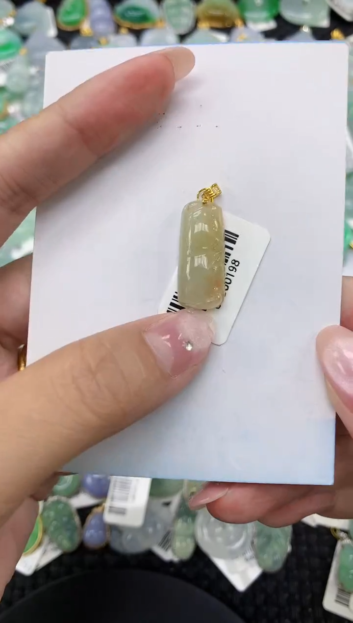 翡翠18K金镶嵌颈饰11111111111