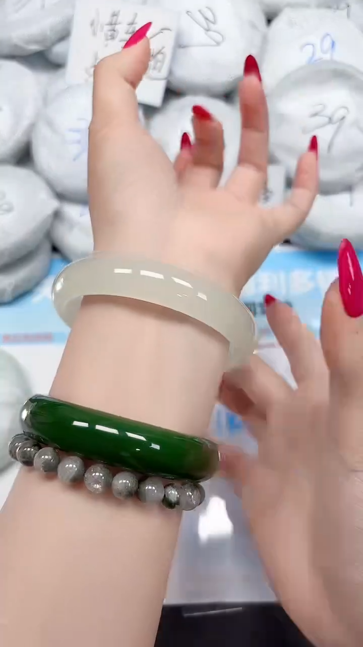 未镶嵌手镯石英质玉185/6465