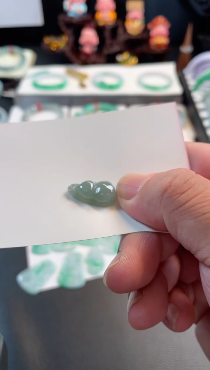 翡翠手镯未镶嵌10有纹裂