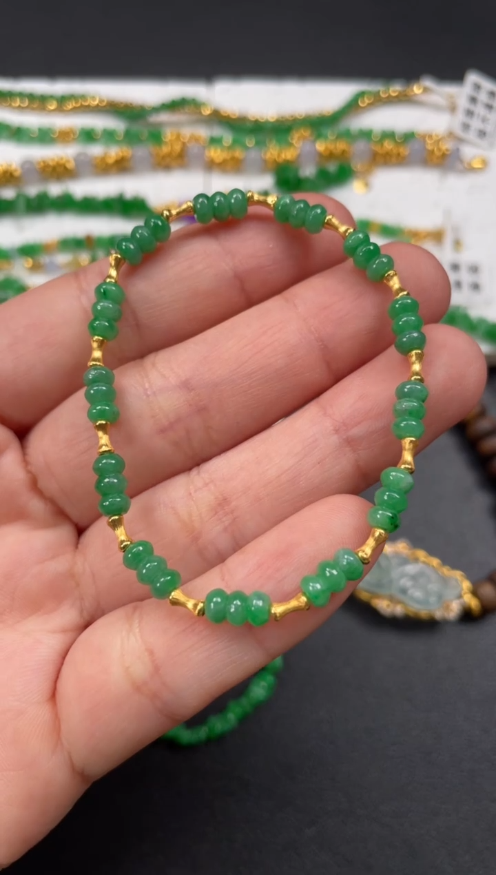 18K金镶嵌手串翡翠一条   P425