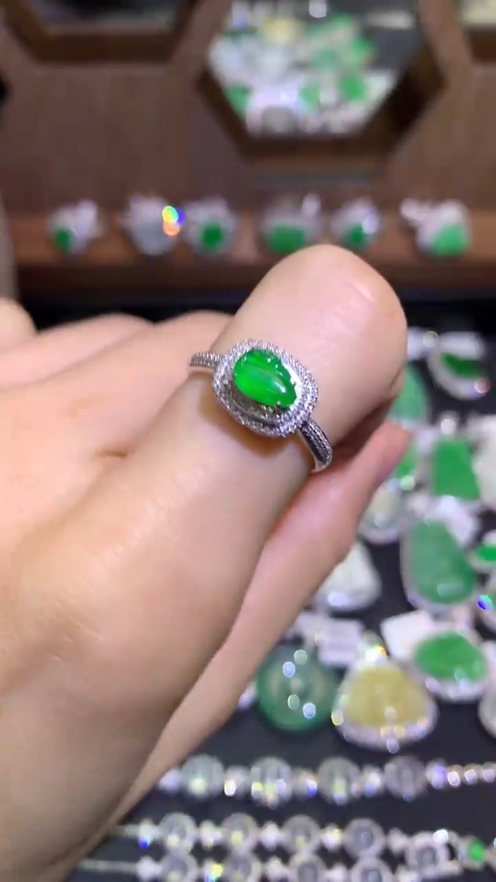 【闪购商品】翡翠吊坠(不含链)18K金镶嵌戒指