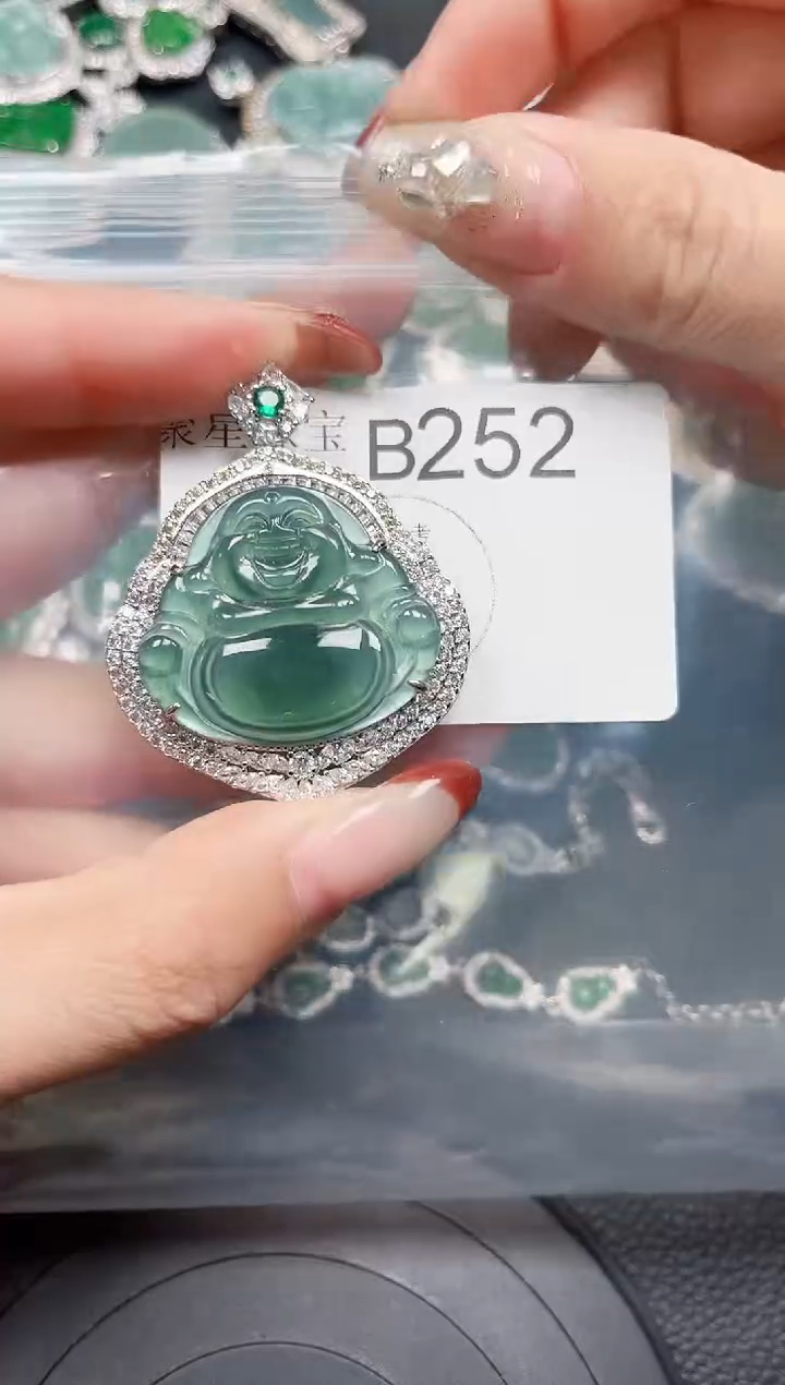 【闪购商品】翡翠颈饰未镶嵌赠皮绳252