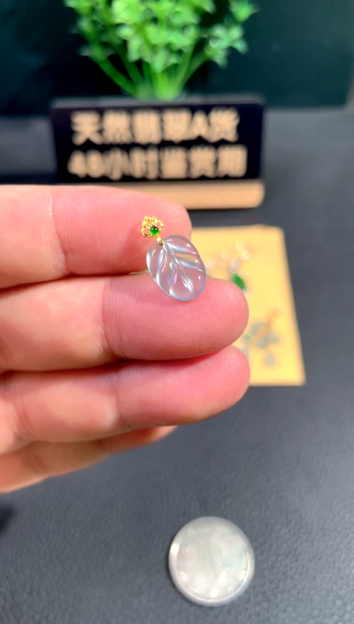颈饰18K金镶嵌翡翠翡翠