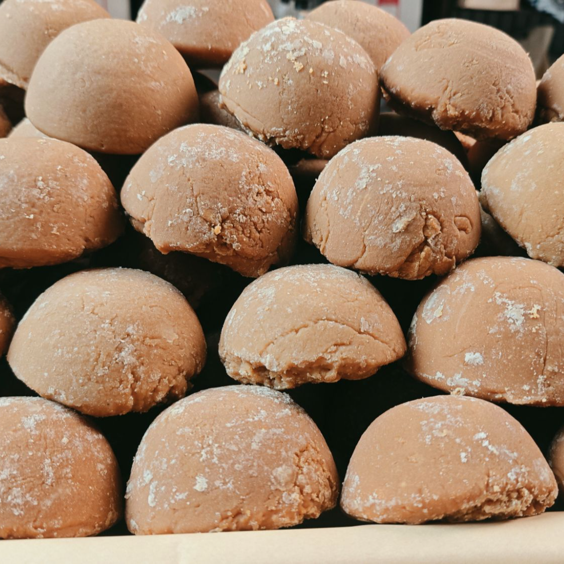 手工红糖古法柴火熬制紫皮甘蔗红糖碗状