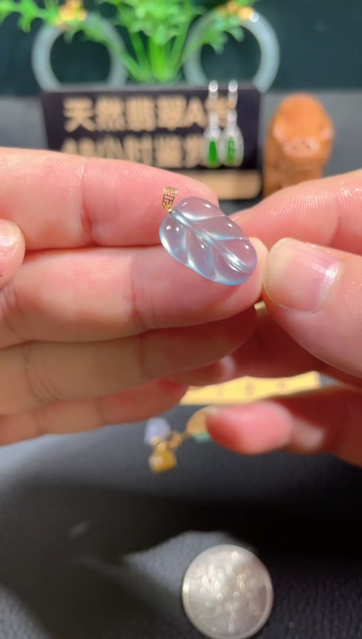 颈饰18K金镶嵌翡翠翡翠