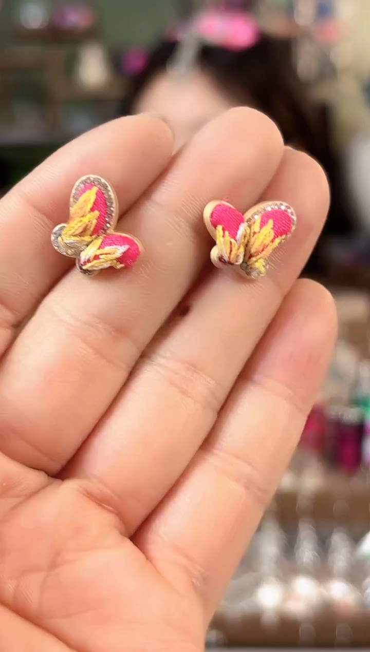 彩云南阁非遗老绣苗银饰品367