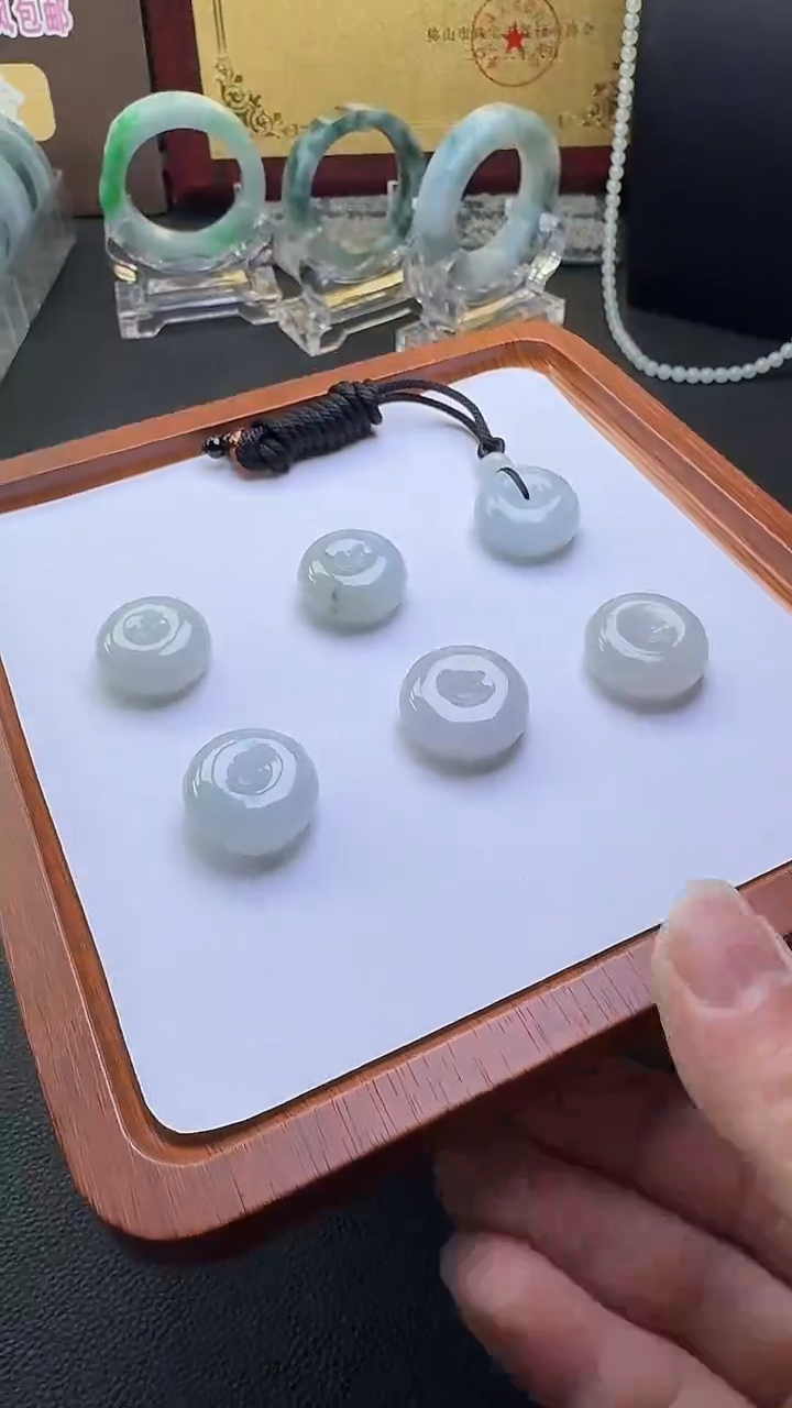 【闪购商品】翡翠未镶嵌颈饰肥扣多样性发一件