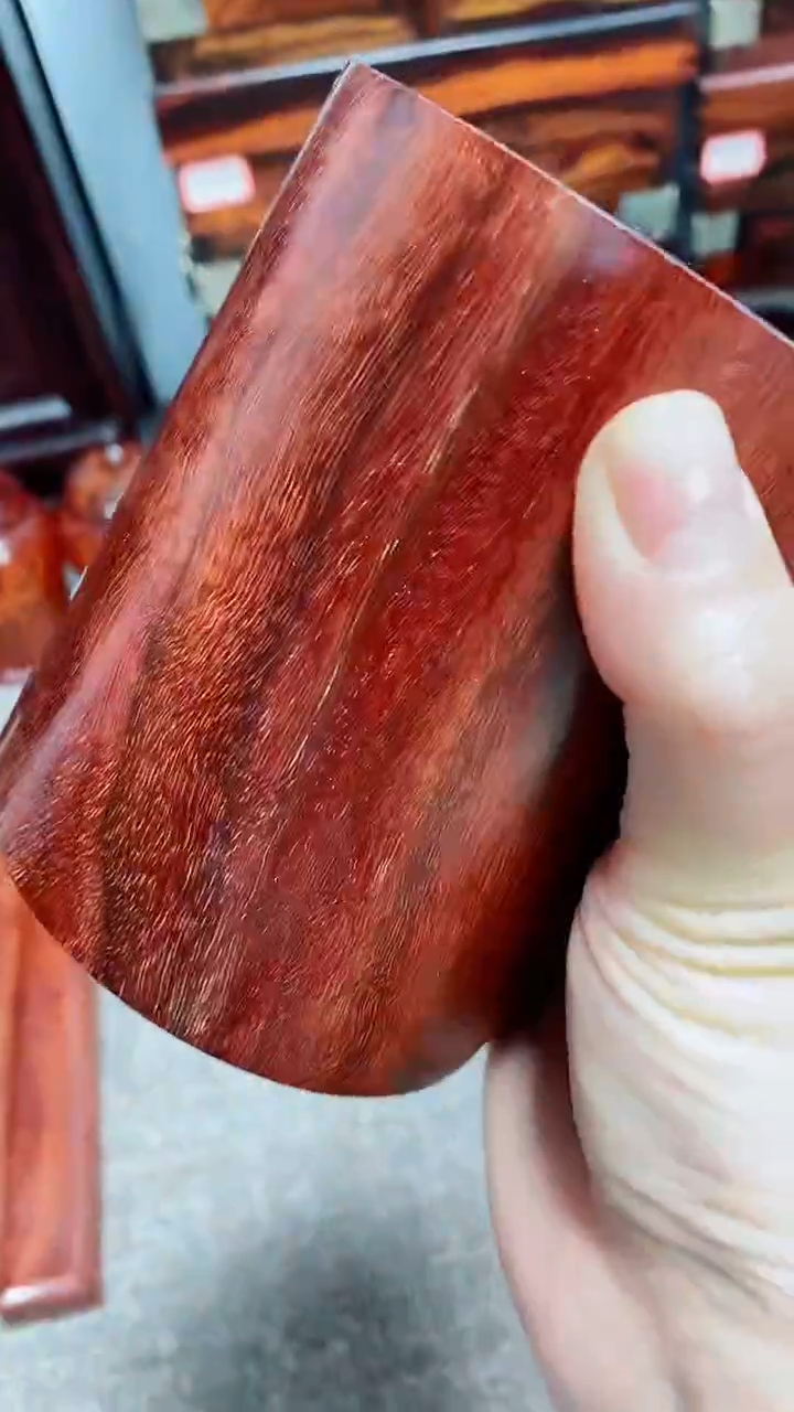 木小叶紫檀笔筒一个