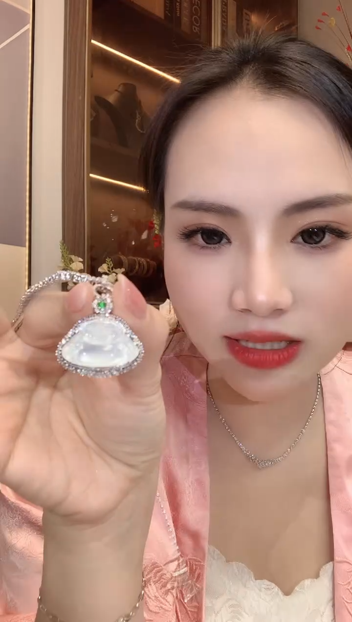 【闪购商品】翡翠吊坠(不含链)18K金镶嵌C24