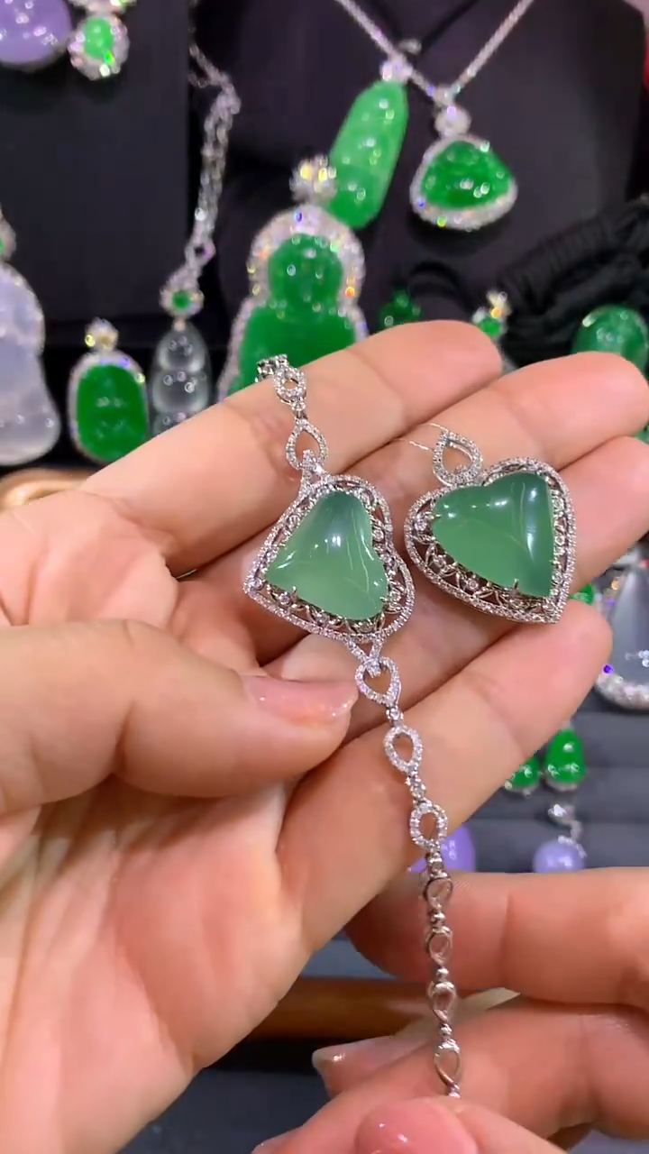 18K金镶嵌手链翡翠一套