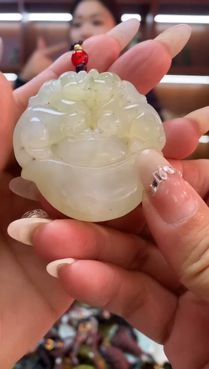 未镶嵌岫玉吊坠    