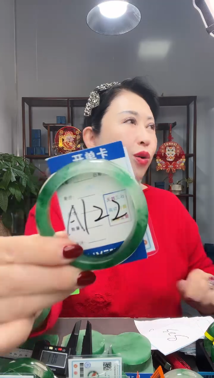 【闪购商品】石英质玉手镯未镶嵌非洲翠