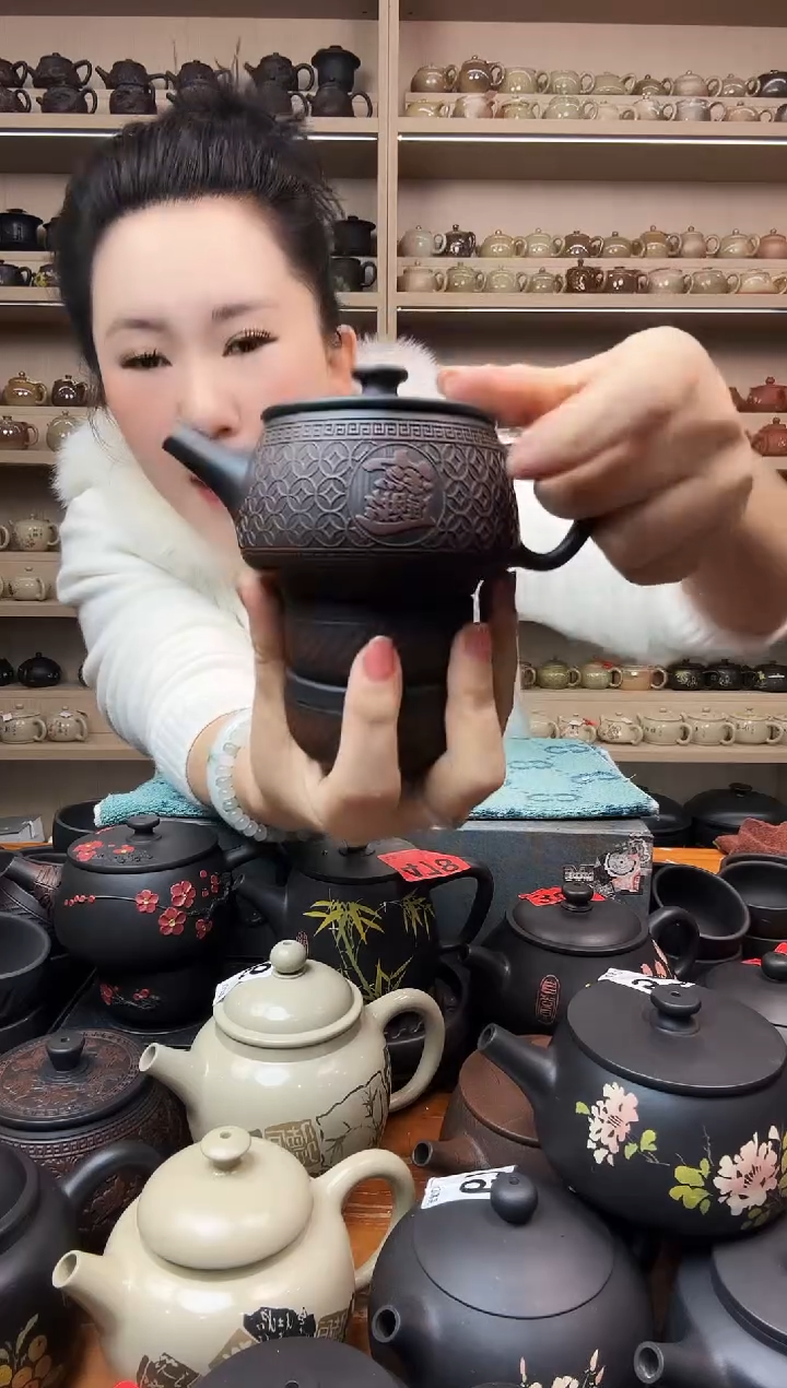 壶满雕铜钱汉瓦+2跳叨杯 