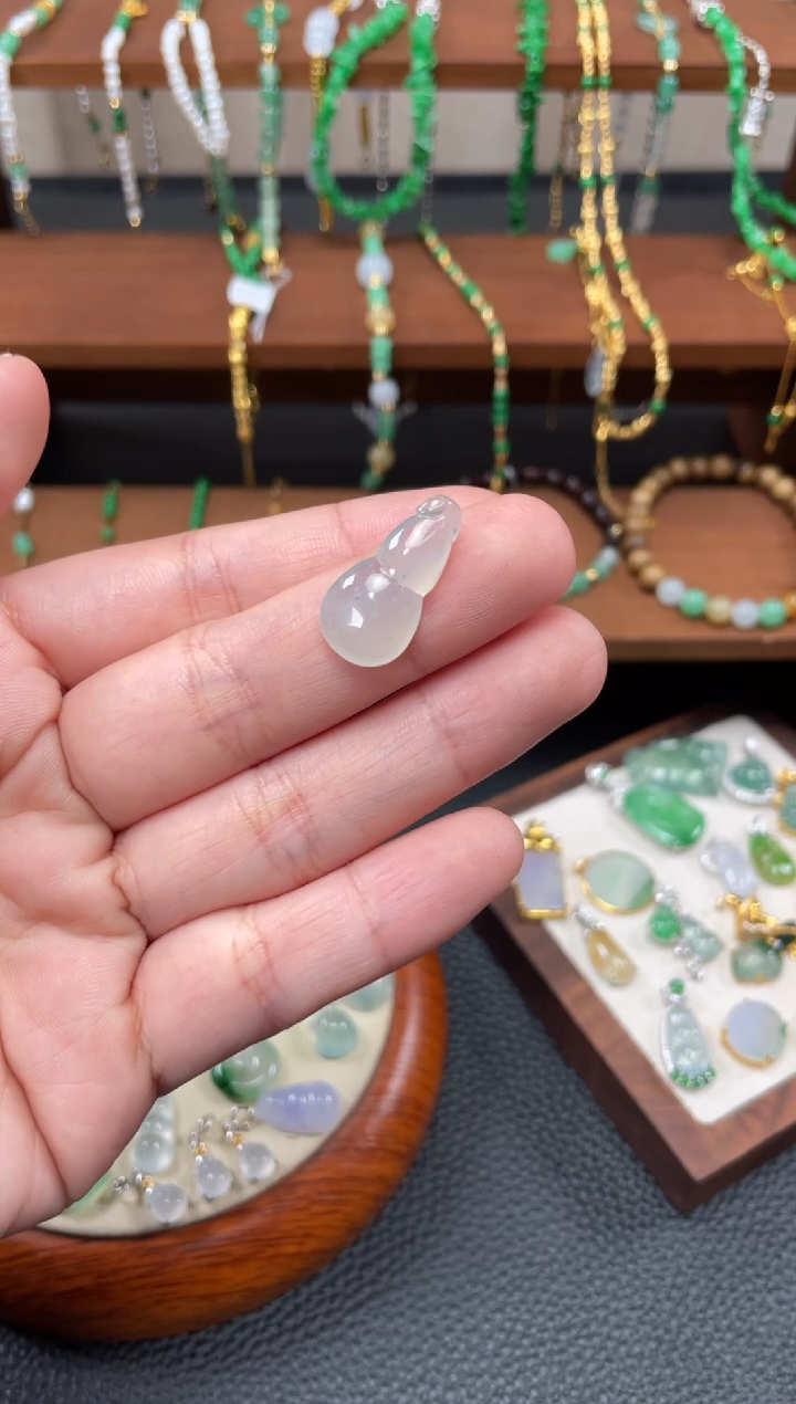 【闪购商品】翡翠吊坠(不含链)18K金镶嵌一个     P138