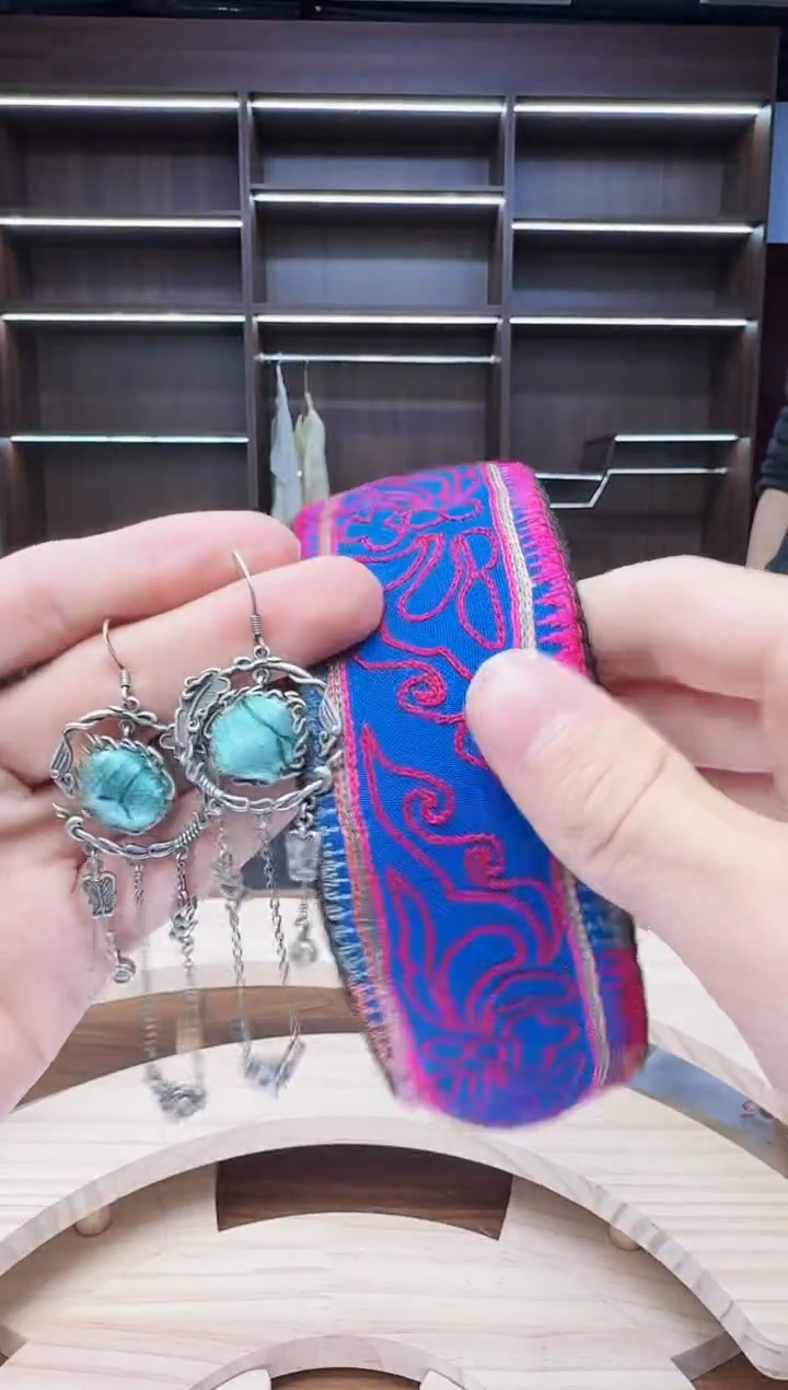 织绣469蒙阿苏苗绣传承