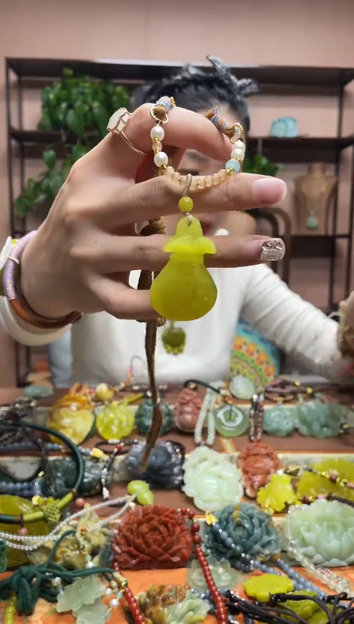 未镶嵌岫玉吊坠·1