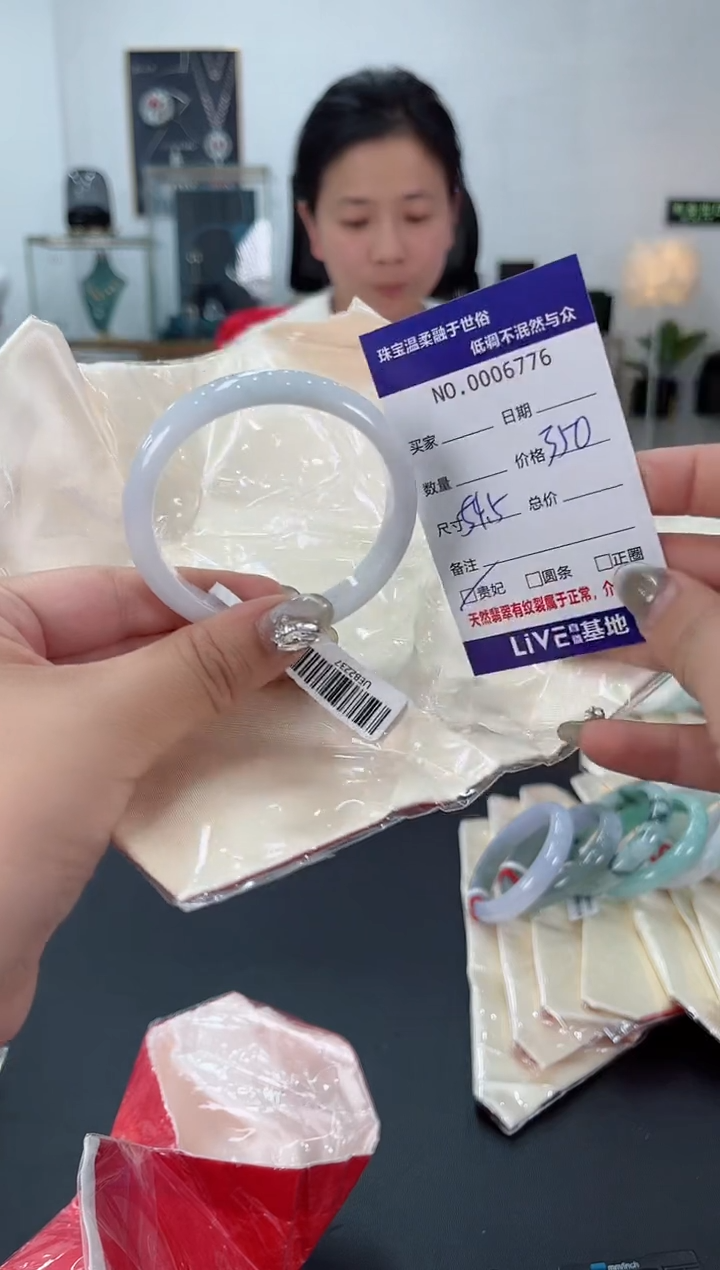 【闪购商品】翡翠手镯未镶嵌天然翡翠A货