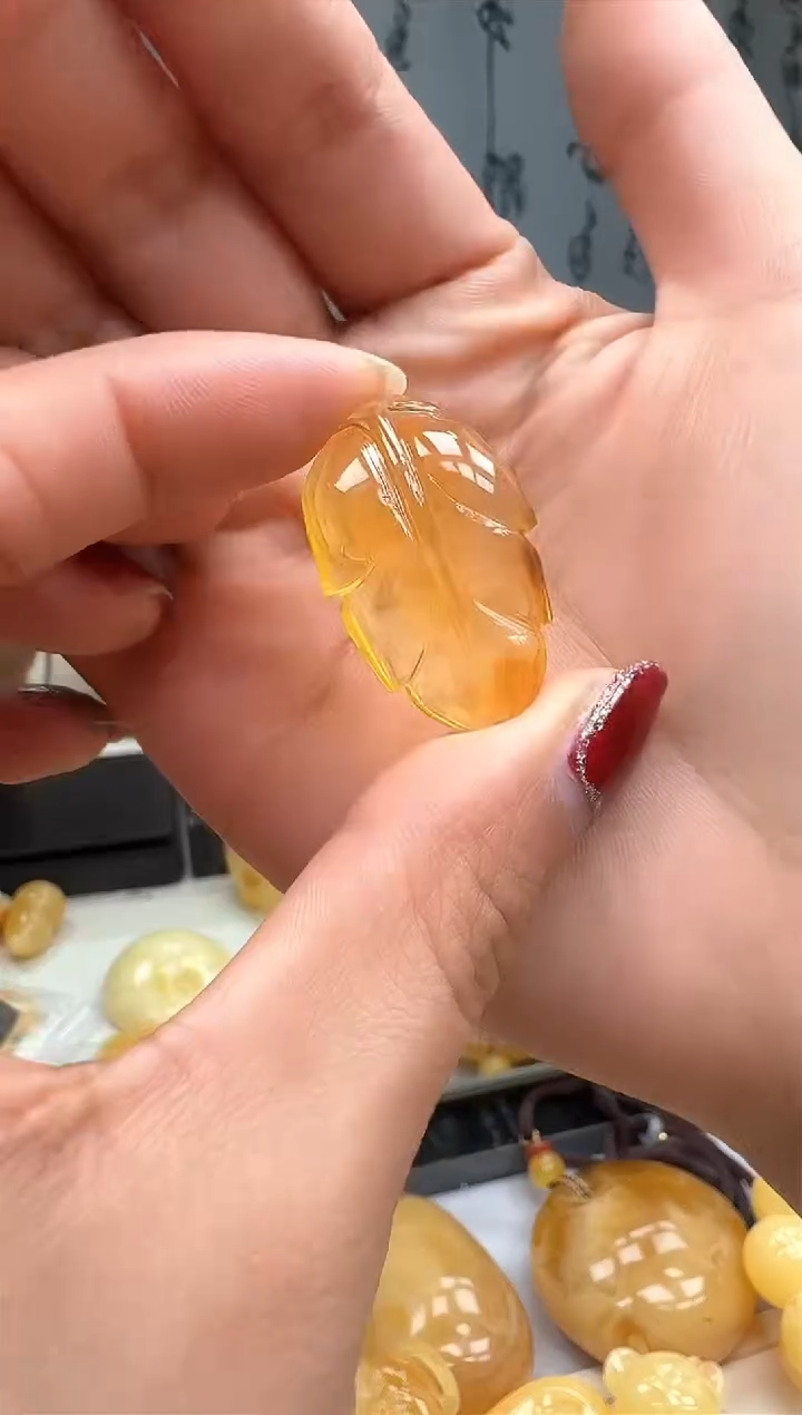 【闪购商品】琥珀裸石未镶嵌配饰