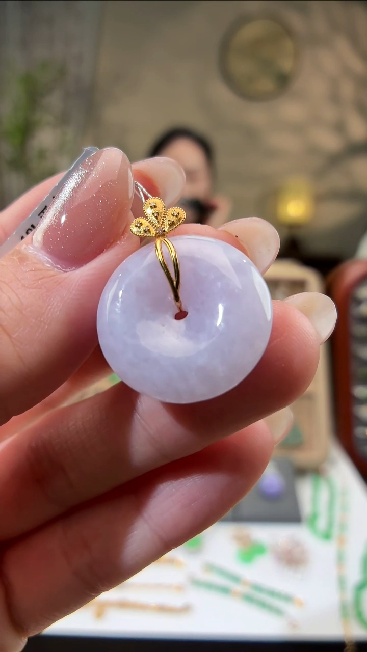 颈饰18K金镶嵌翡翠平安扣