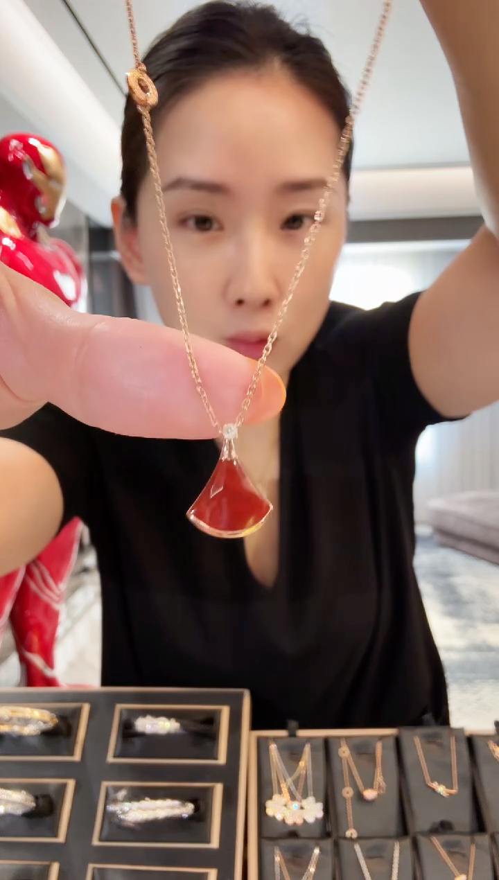 颈饰18K金镶嵌钻石红色扇子项链