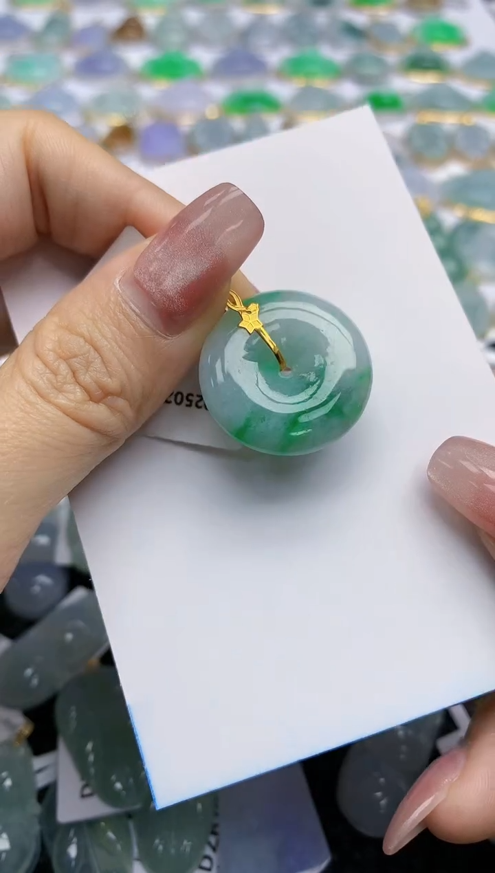 【闪购商品】翡翠挂件18K金镶嵌天然翡翠A货