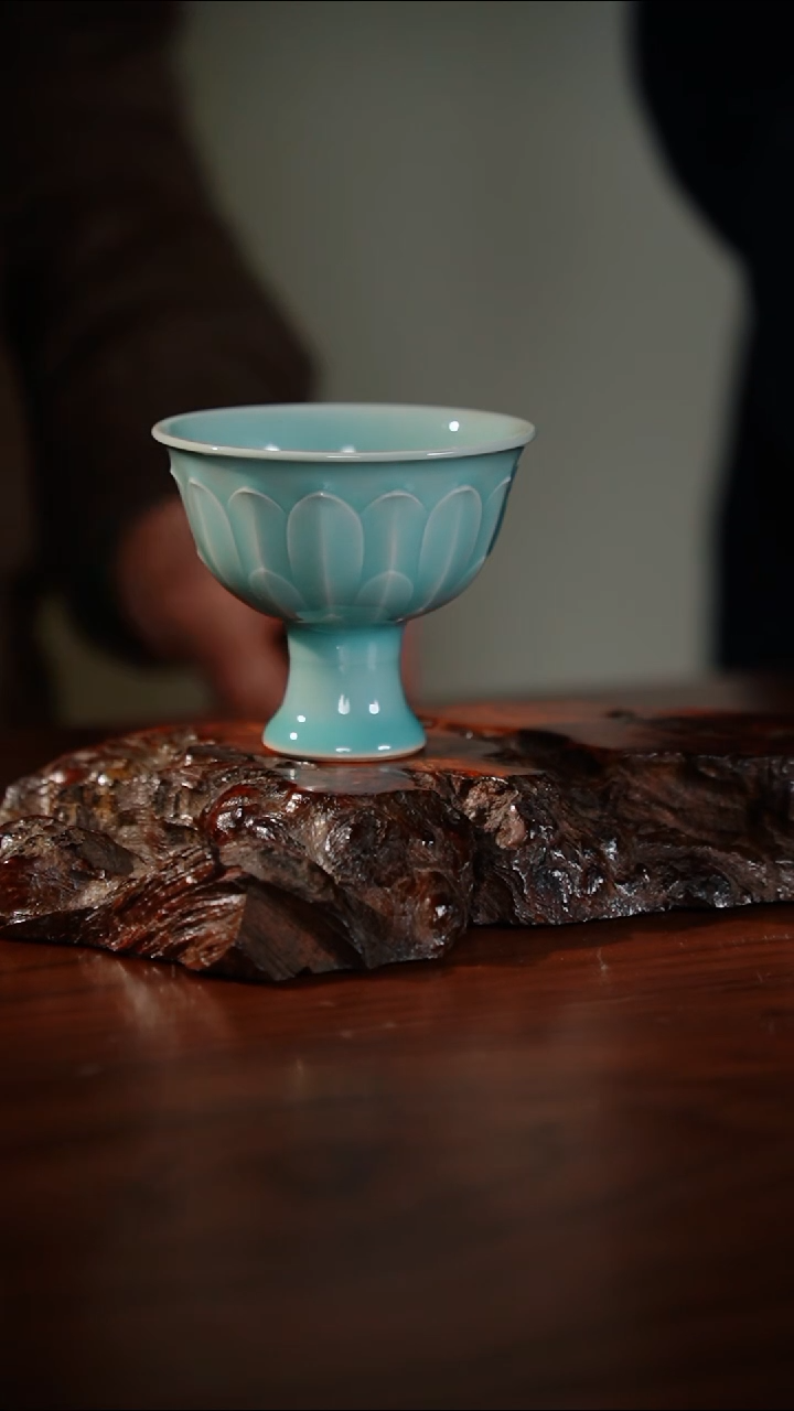 7-1莲瓣高足杯（龙泉粉青·盛侃）