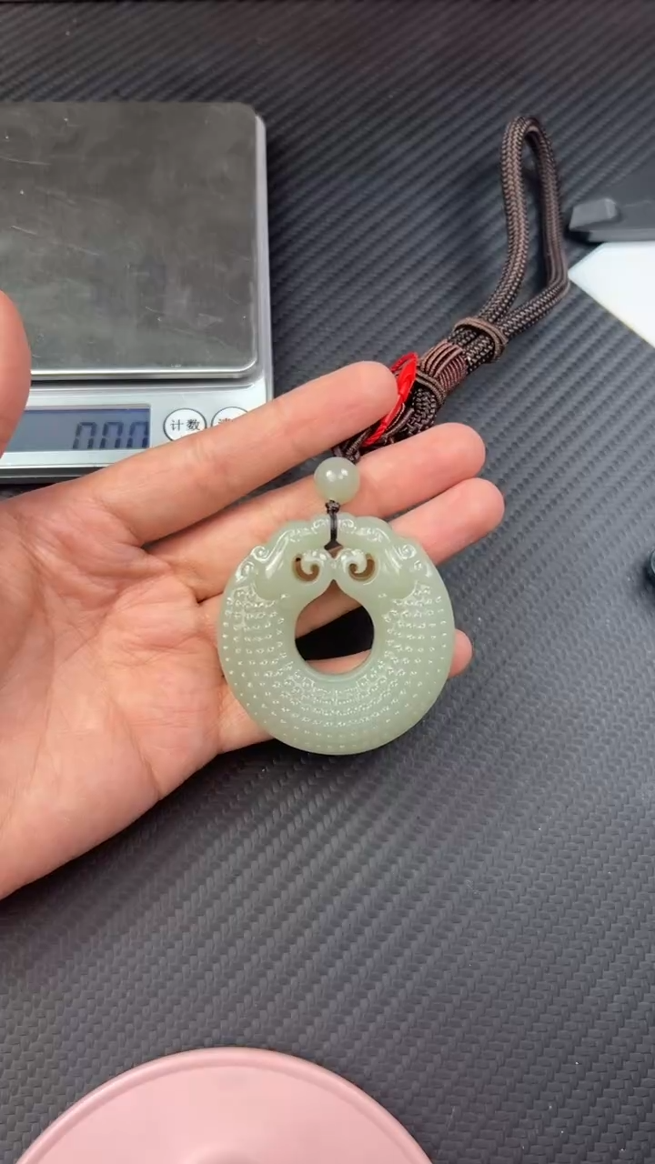 【闪购商品】和田玉吊坠(赠链)未镶嵌且末微色差近矿