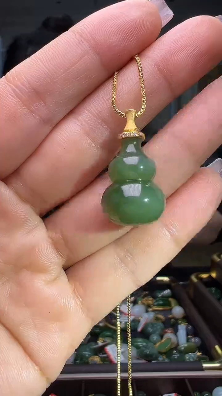 颈饰18K金镶嵌和田玉（多样性发货.发其一)1.04.13