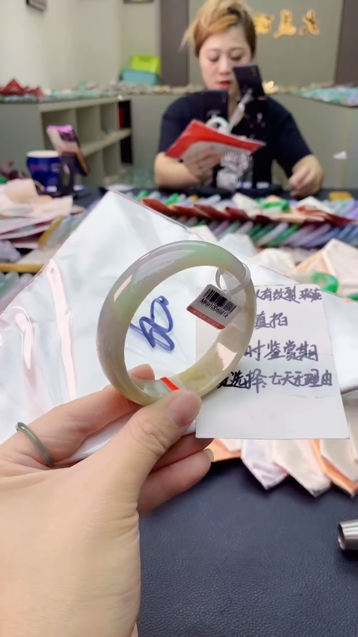 翡翠手镯未镶嵌0566332990