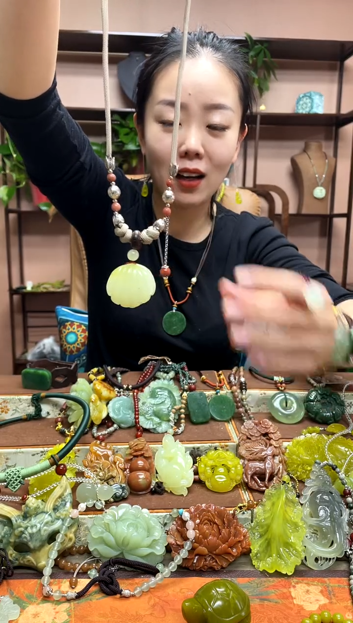 未镶嵌岫玉吊坠·