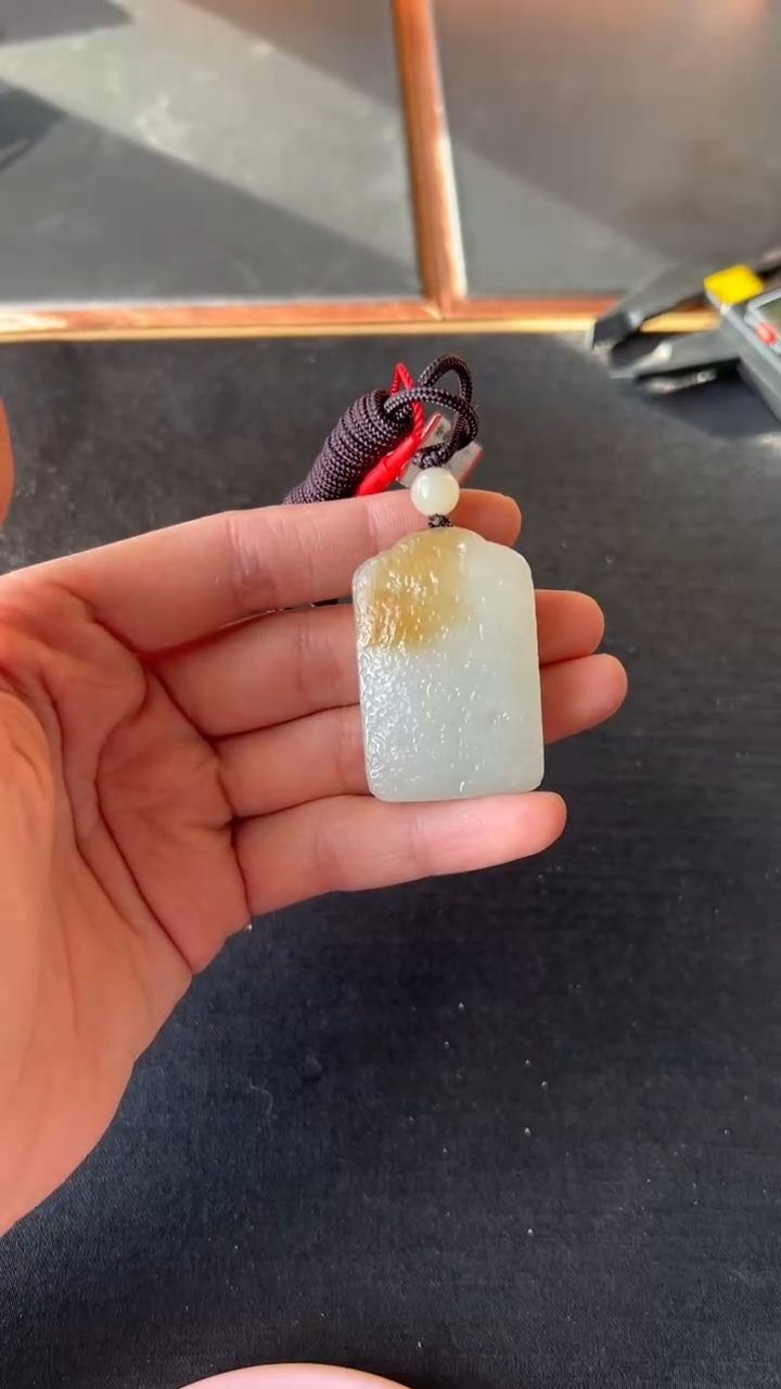 【闪购商品】和田玉吊坠(赠链)未镶嵌且末金山微色差