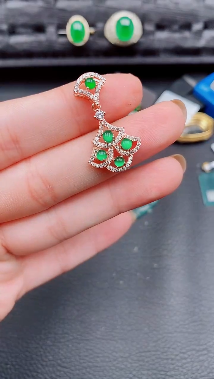 【闪购商品】翡翠颈饰银S925镶嵌天然a货翡翠680