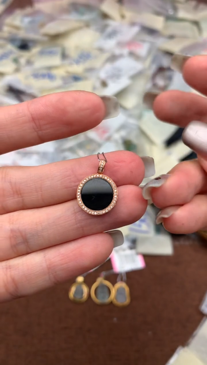 18K金镶嵌挂件翡翠1