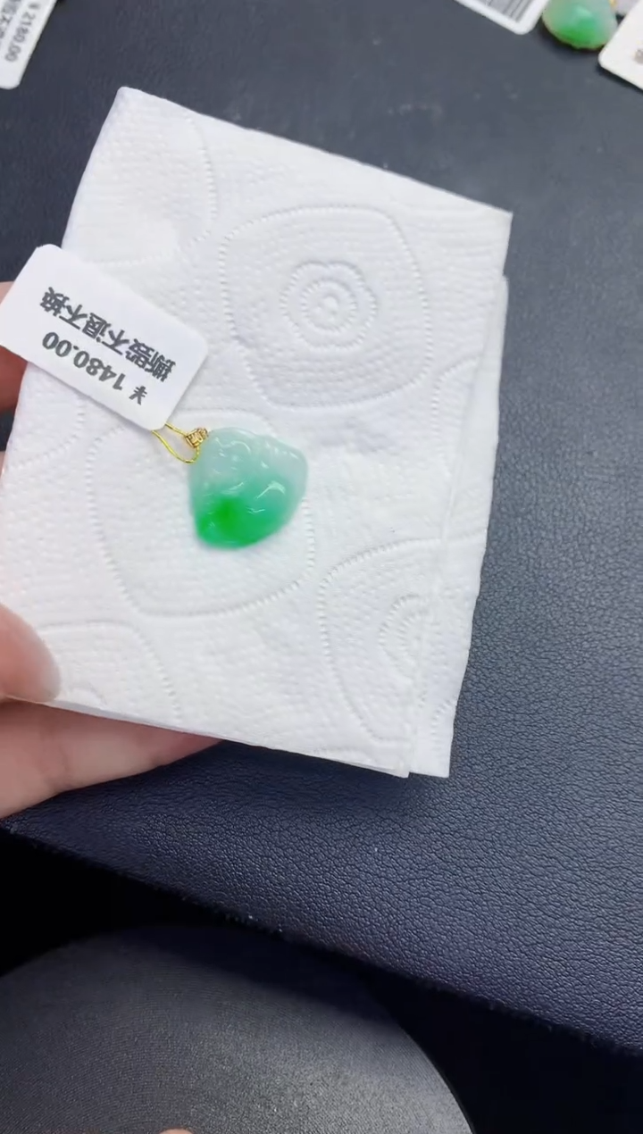 颈饰18K金镶嵌翡翠缅甸天然翡翠A货