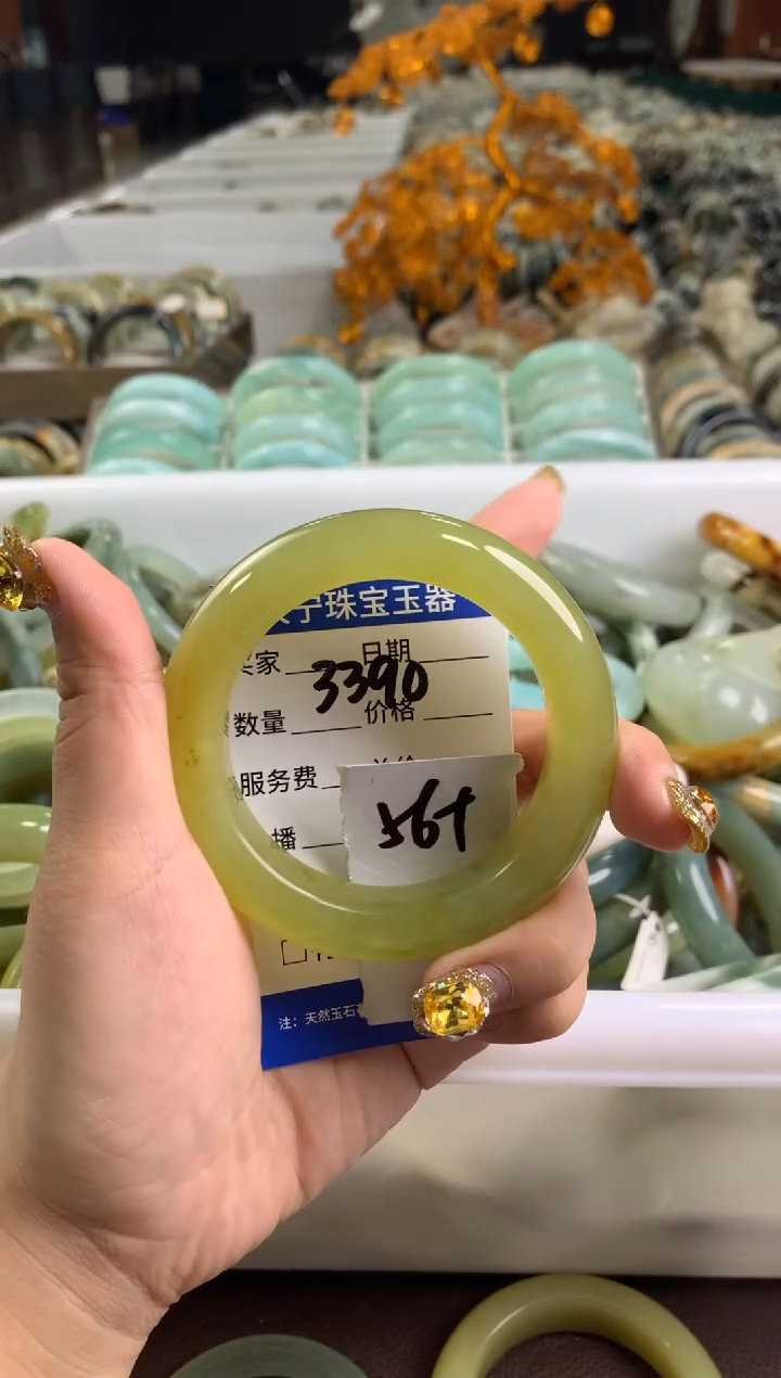 【闪购商品】蛇纹石玉手镯未镶嵌3390