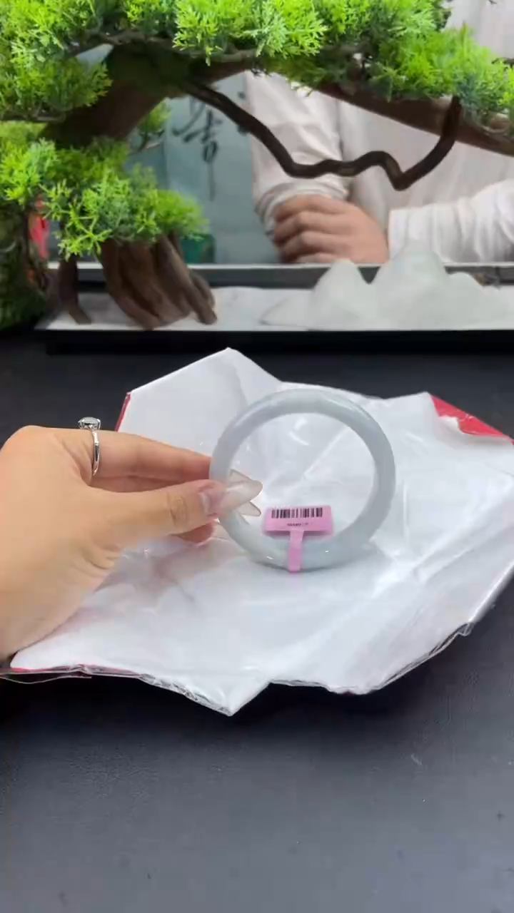 【闪购商品】翡翠手镯未镶嵌10翡翠手镯（微瑕）