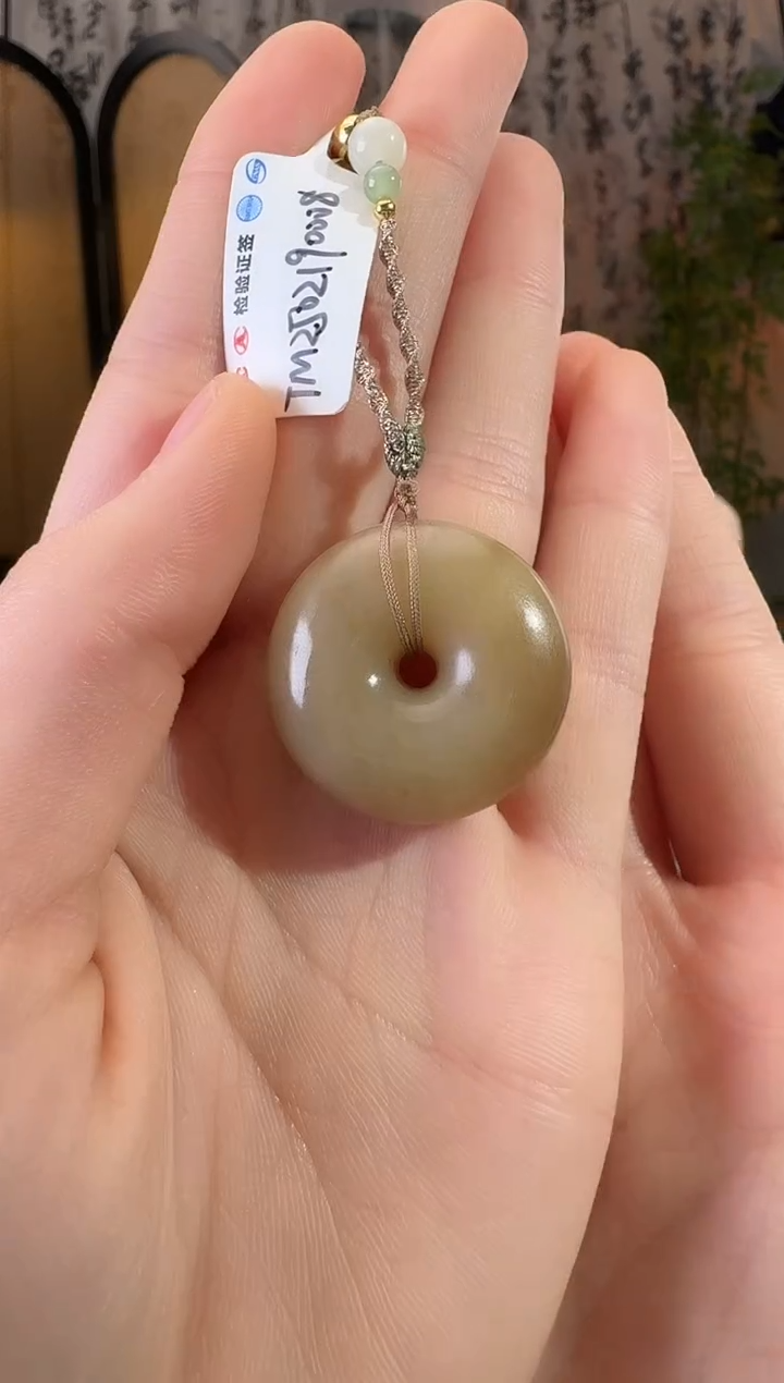 和田玉未镶嵌颈饰扣 