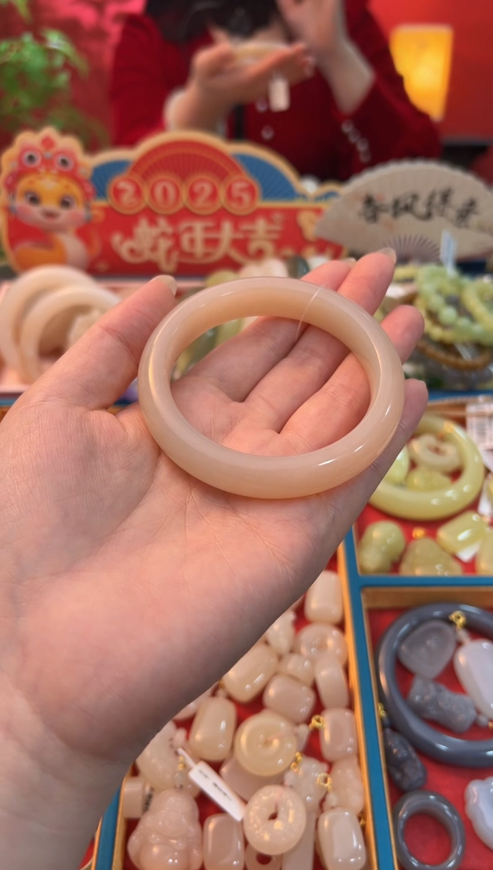 【闪购商品】和田玉手镯57.8圈口未镶嵌红藕粉正圈手镯