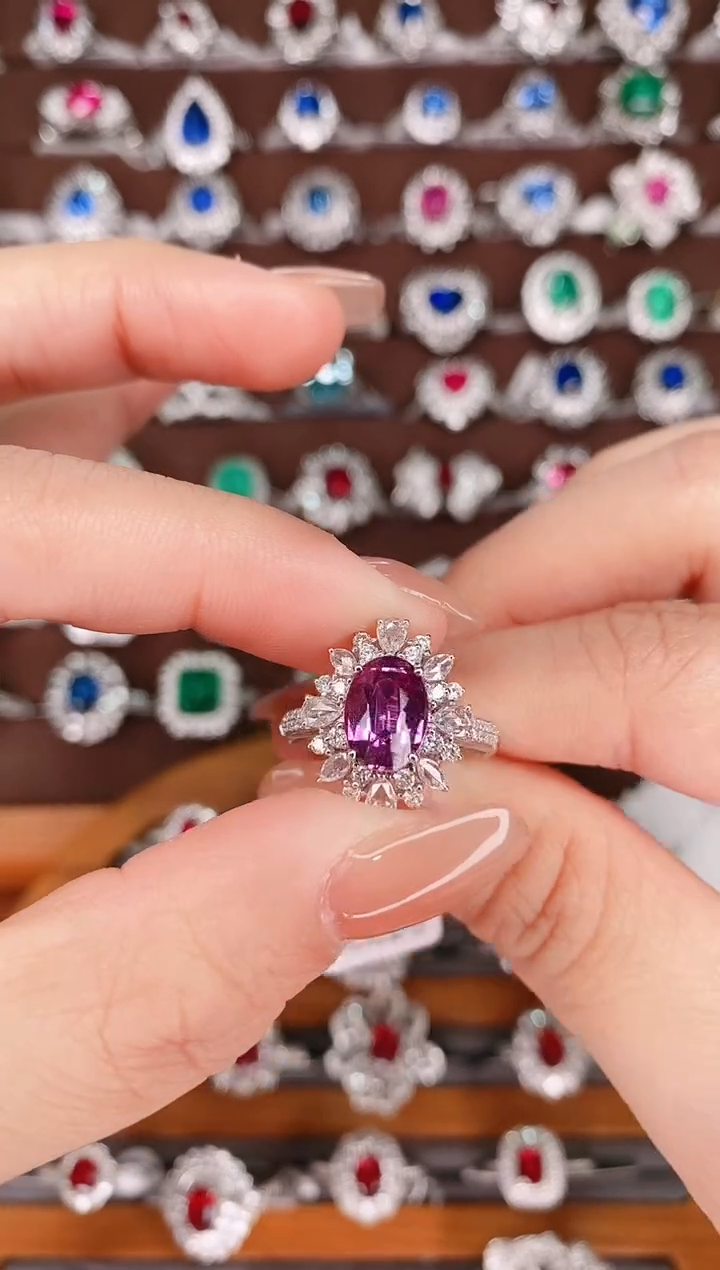 【闪购商品】彩色蓝宝石18K金戒指18K金镶嵌2.22克拉