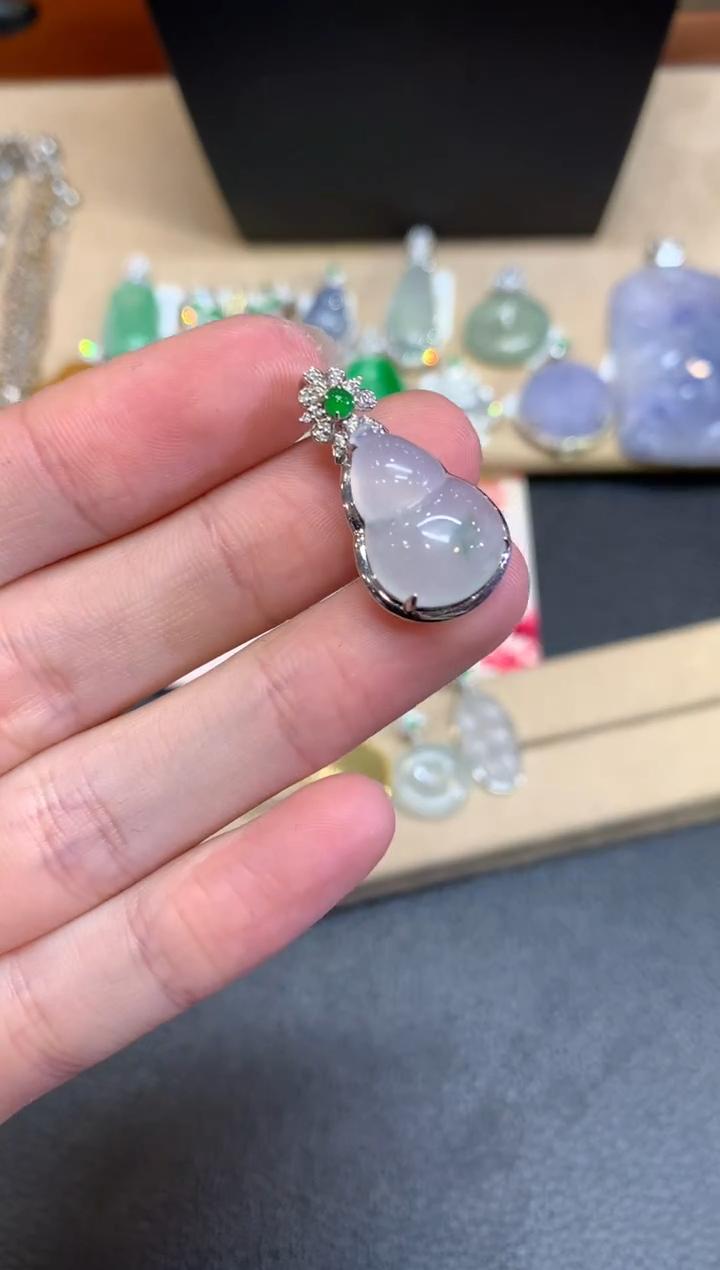 【闪购商品】翡翠颈饰18K金镶嵌葫芦【无服务费】