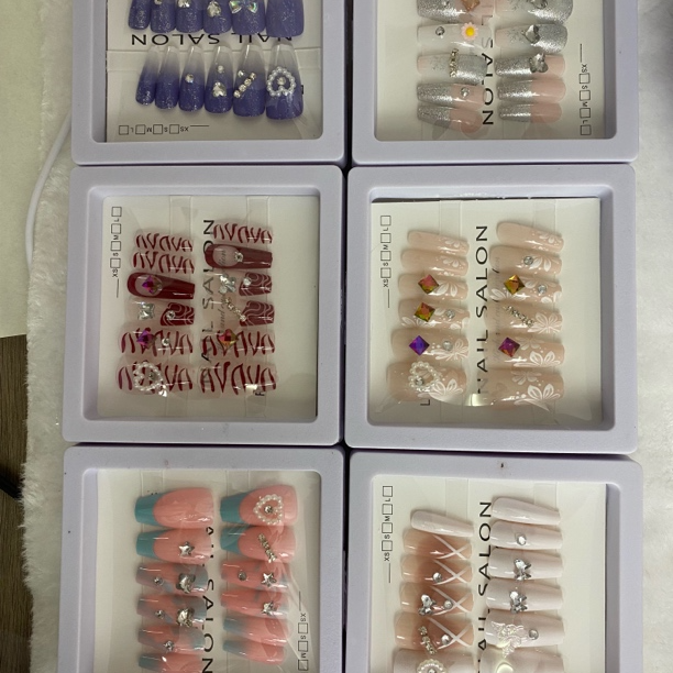 高品质穿戴甲爆闪显白碎钻乳白渐变美甲中长款时尚