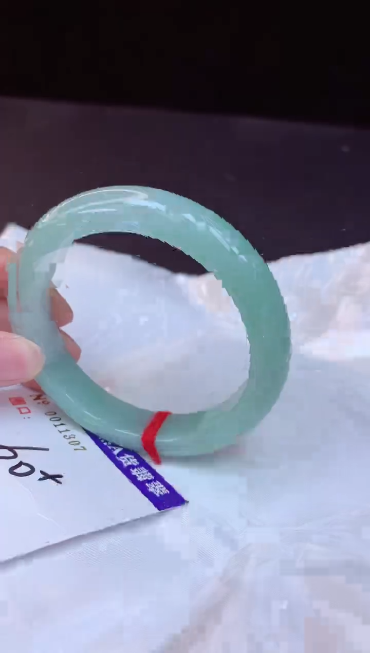 【闪购商品】翡翠手镯未镶嵌60+             