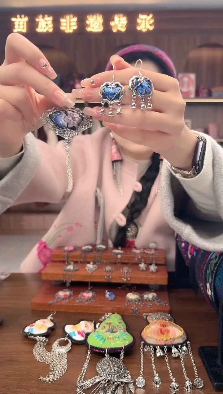 刺绣扶光苗绣传承4