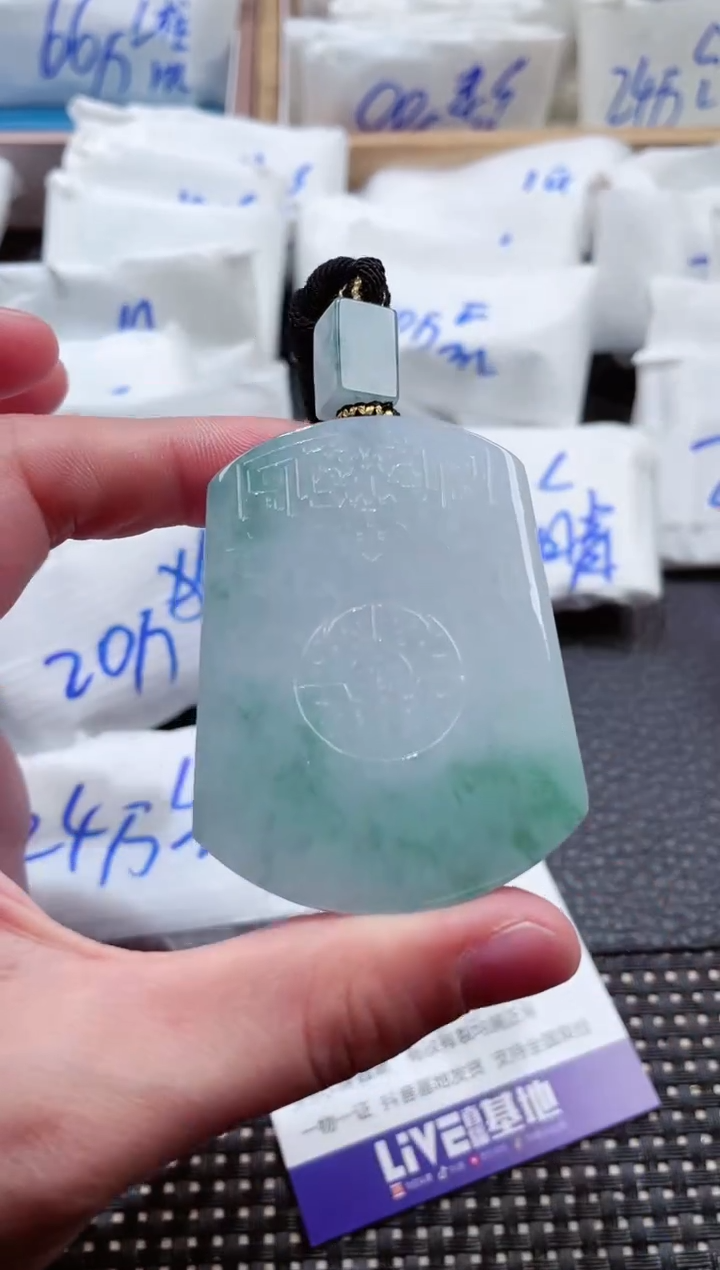翡翠未镶嵌颈饰00001048