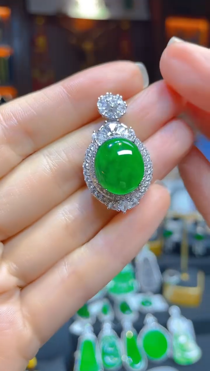 【闪购商品】翡翠颈饰银S925镶嵌118478天然A货翡翠蛋面