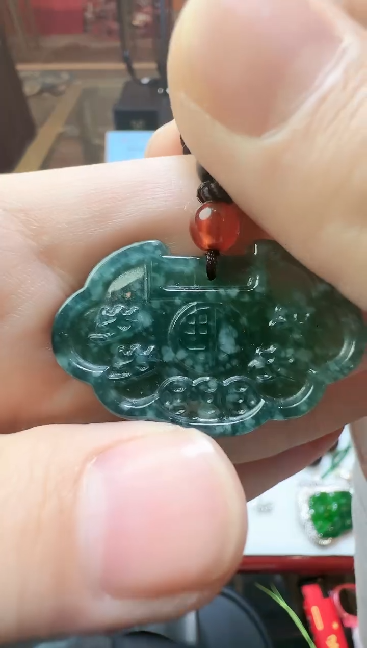 【闪购商品】翡翠吊坠(不含链)未镶嵌翡翠