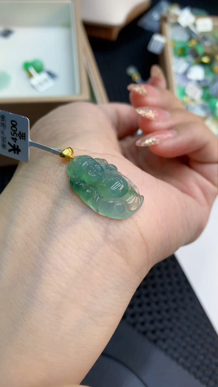 翡翠18K金镶嵌颈饰             8