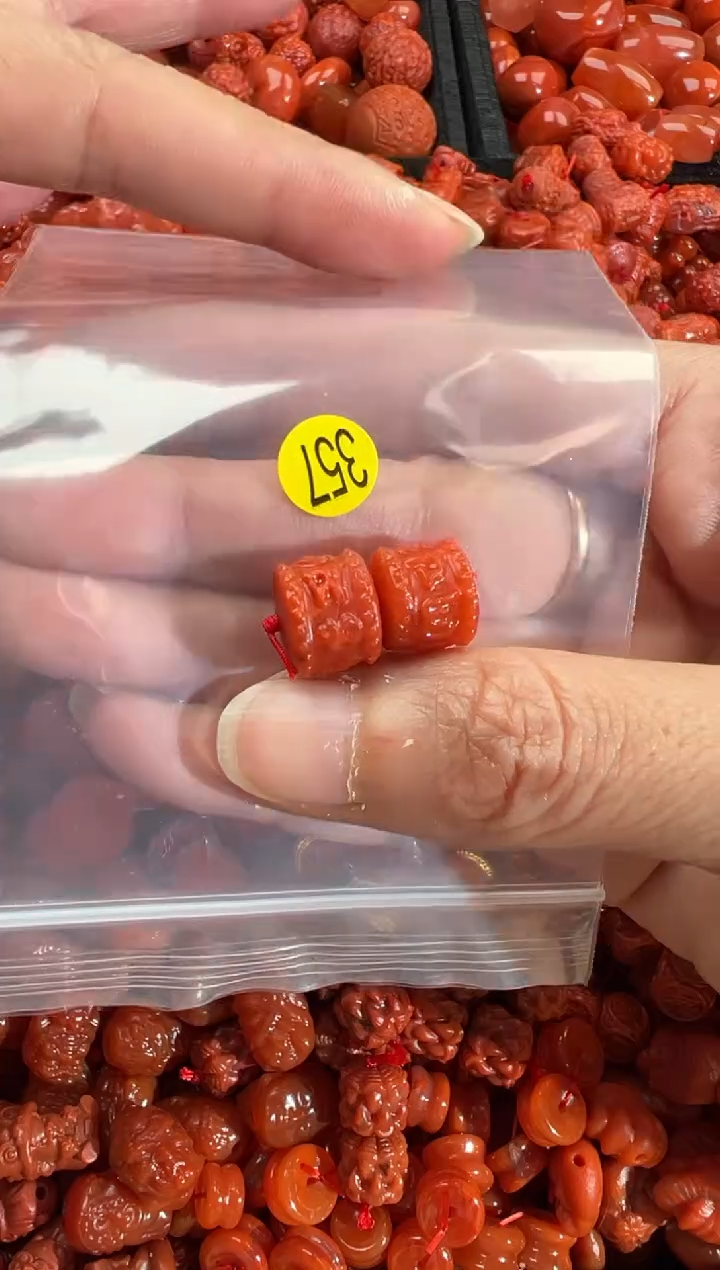 南红玛瑙未镶嵌颈饰1