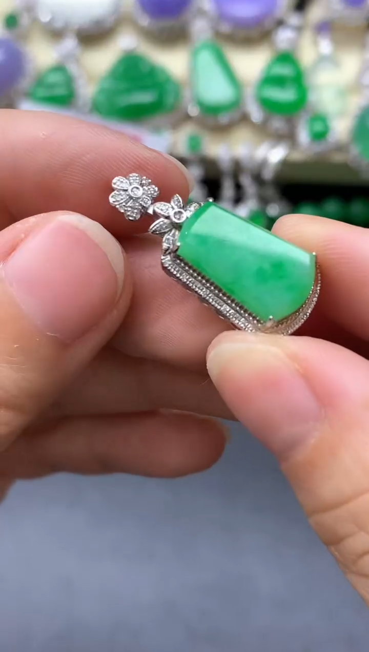 颈饰18K金镶嵌翡翠506-中国好珍宝